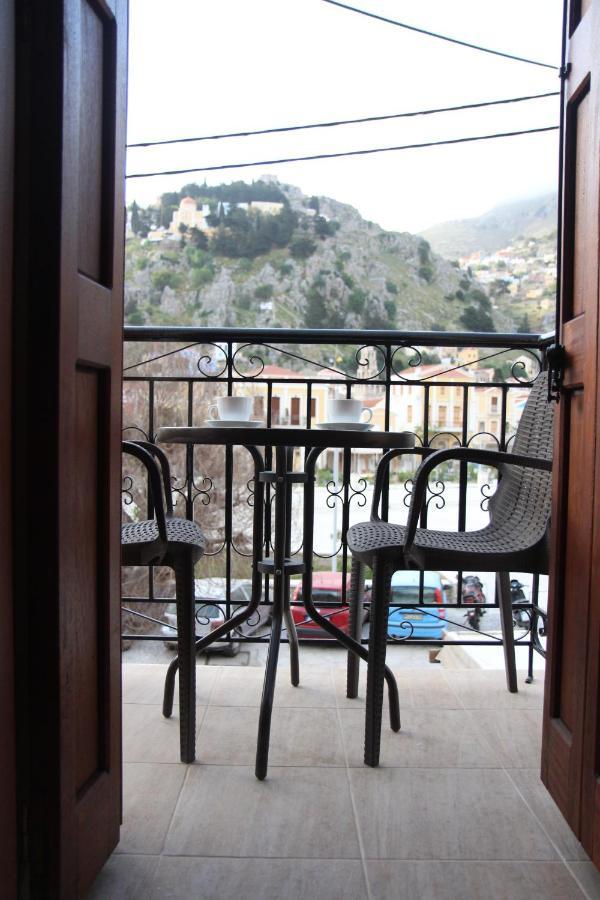 Main Square Apartment Symi Exterior foto