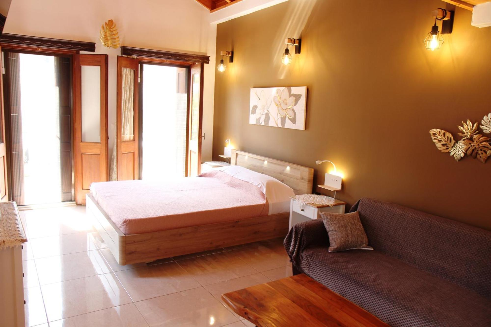 Main Square Apartment Symi Exterior foto